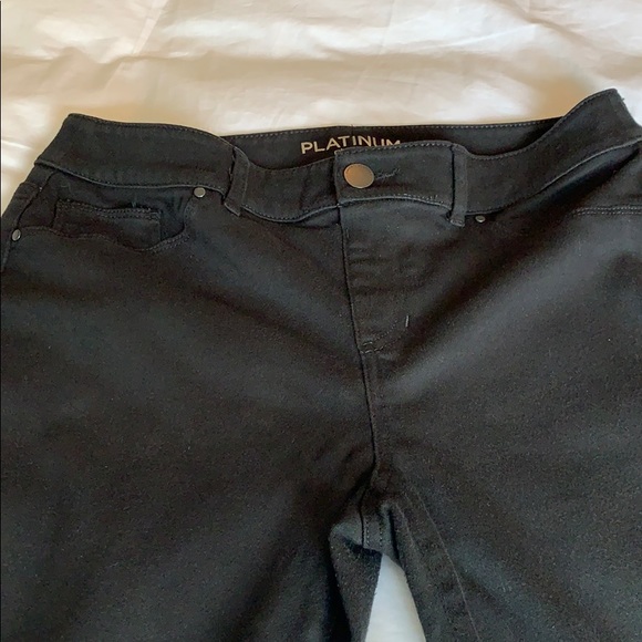 EUC Chico’s Platinum collection black Jeans pants 8-10 - Picture 2 of 8